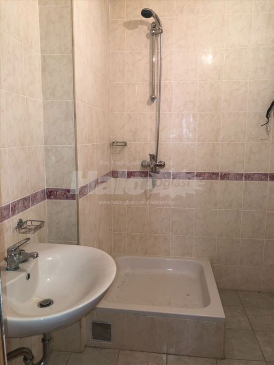 Trosoban stan u privatnoj kući -Batajnica (Zemun) — 9