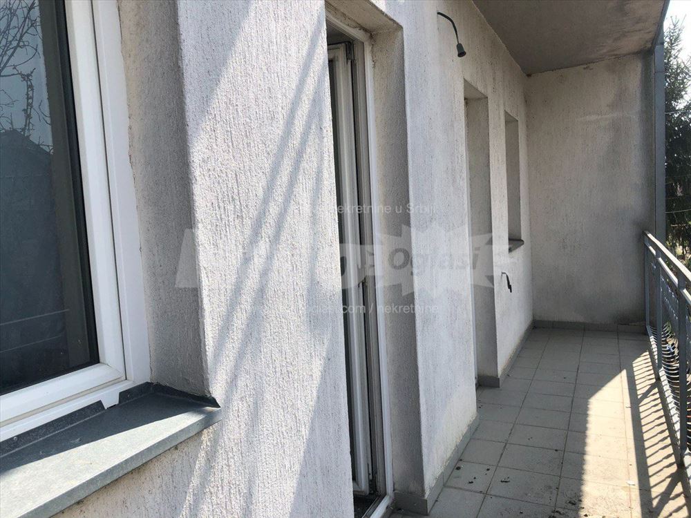 Trosoban stan u privatnoj kući -Batajnica (Zemun) — 10