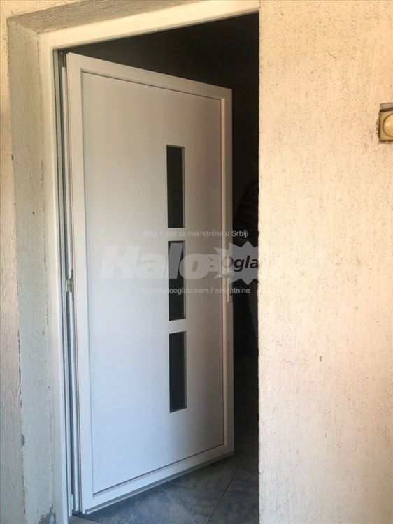 Trosoban stan u privatnoj kući -Batajnica (Zemun) — 11