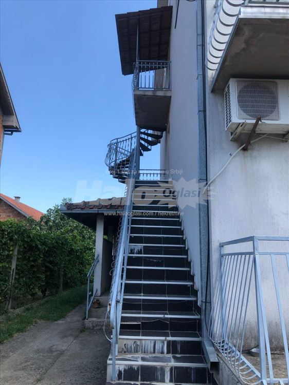 Trosoban stan u privatnoj kući -Batajnica (Zemun) — 12