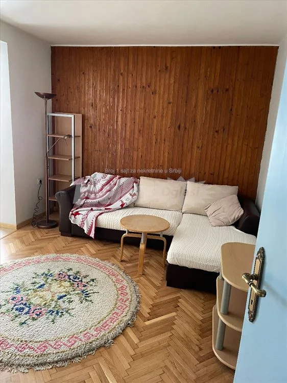 Trosoban stan u Resniku — 2