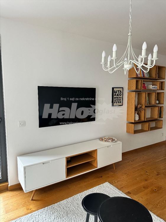 Trosoban stan u Voždovim kapijama sa garažom — 2