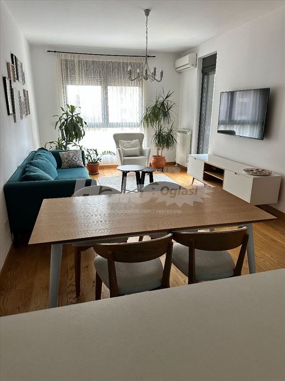 Trosoban stan u Voždovim kapijama sa garažom — 4