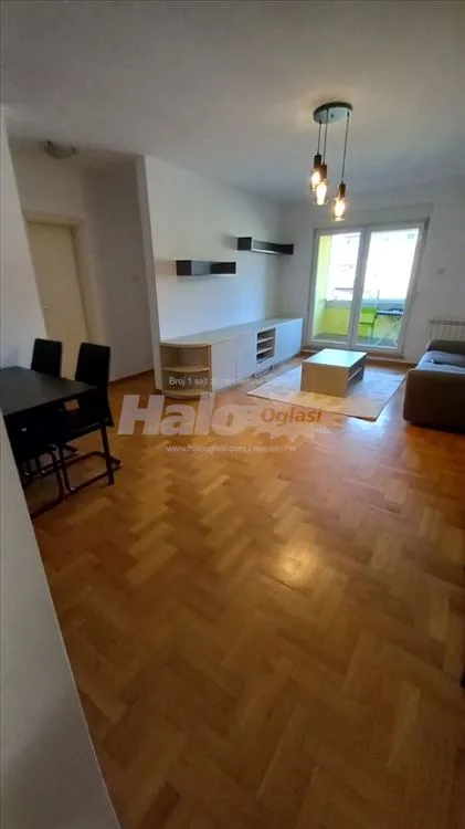 Trosoban stan u zoni Vukovog spomenika — 4
