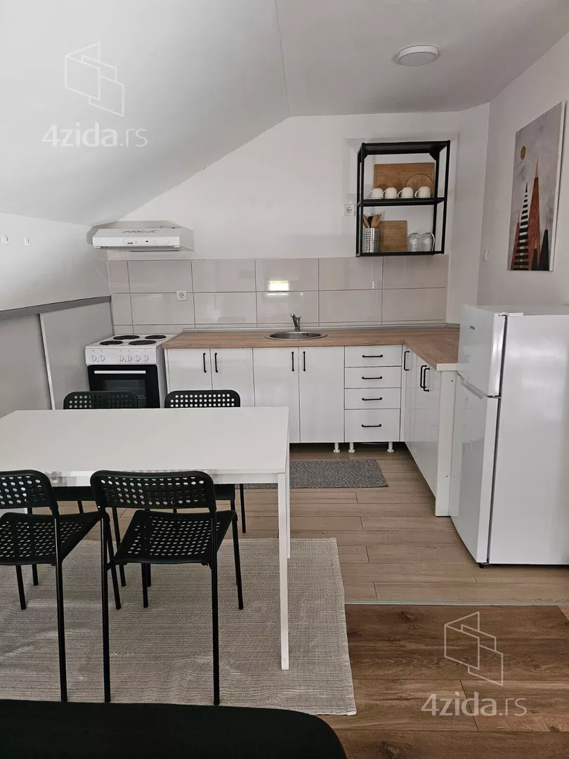 Trosoban stan za izdavanje, Albera Kamija 23, 400€, 70m² — 3