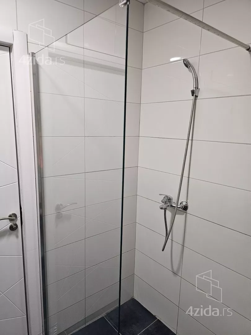 Trosoban stan za izdavanje, Albera Kamija 23, 400€, 70m² — 12