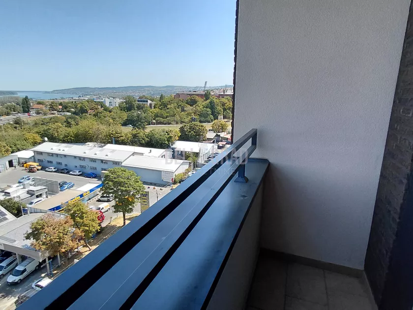 Trosoban stan za izdavanje, Bogdana Tirnanića 6, 750€, 82m² — 4