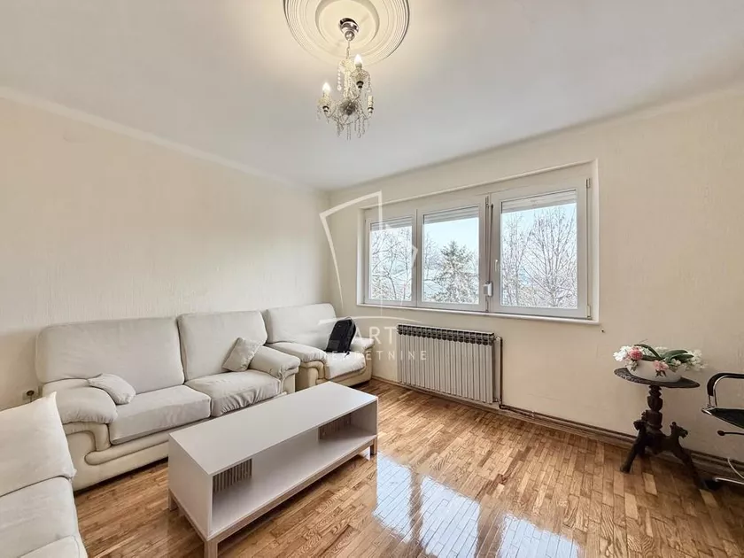 Trosoban stan za izdavanje, Čarlija Čaplina, 800€, 55m² — 2