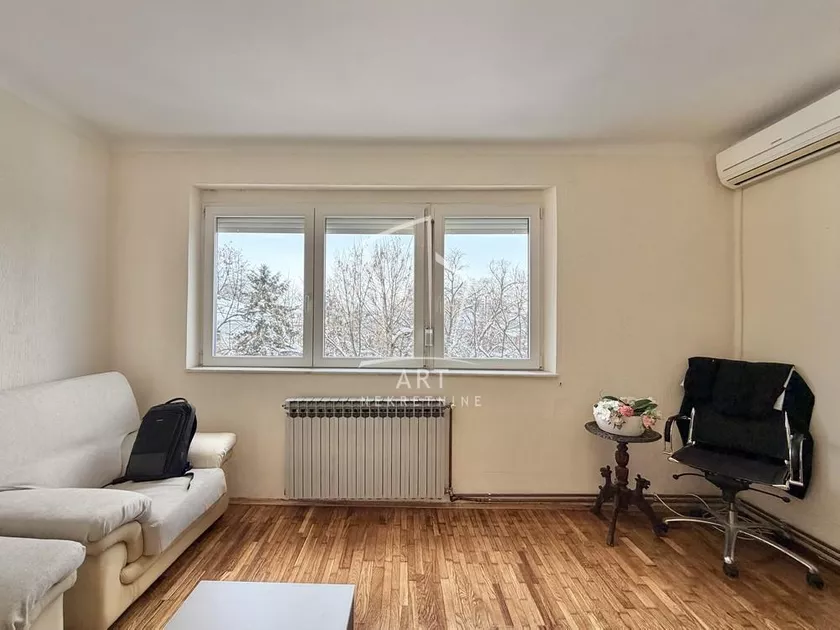 Trosoban stan za izdavanje, Čarlija Čaplina, 800€, 55m² — 3