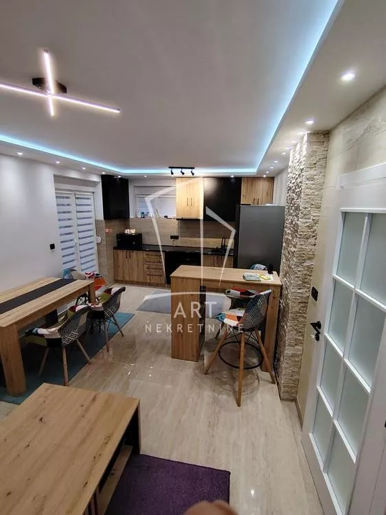 Trosoban stan za izdavanje, Dobanovački Put 18A, 700€, 72m² — 3