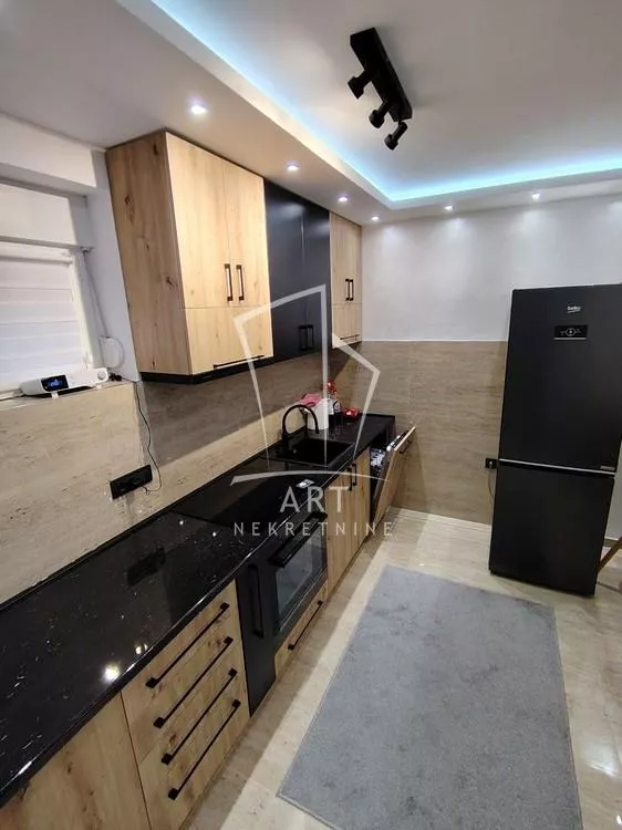 Trosoban stan za izdavanje, Dobanovački Put 18A, 700€, 72m² — 4