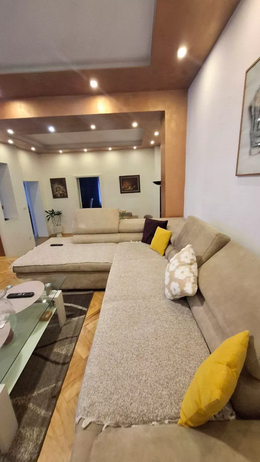 Trosoban stan za izdavanje, Dvadesetprve Divizije, 700€, 49m² — 2