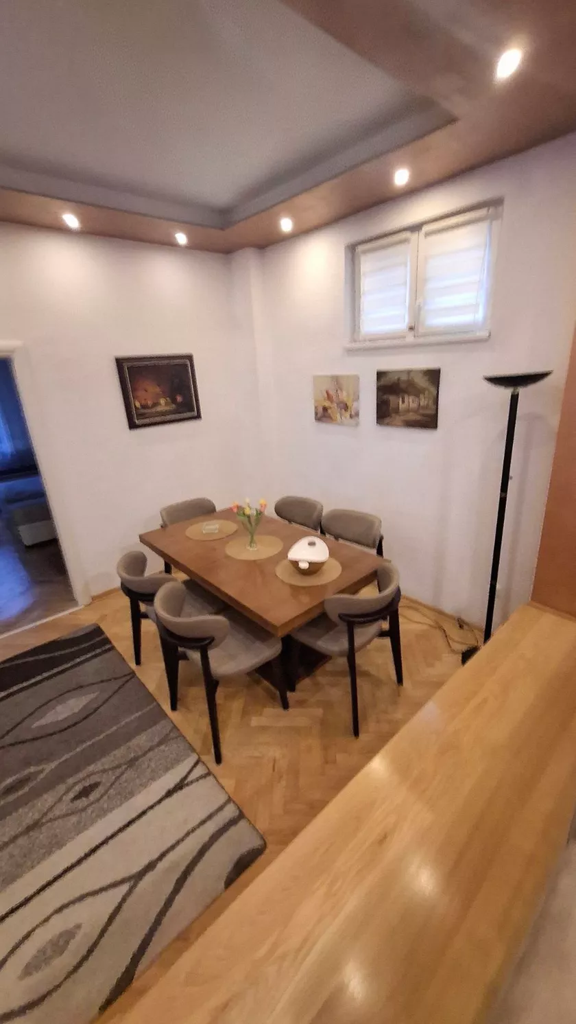 Trosoban stan za izdavanje, Dvadesetprve Divizije, 700€, 49m² — 3