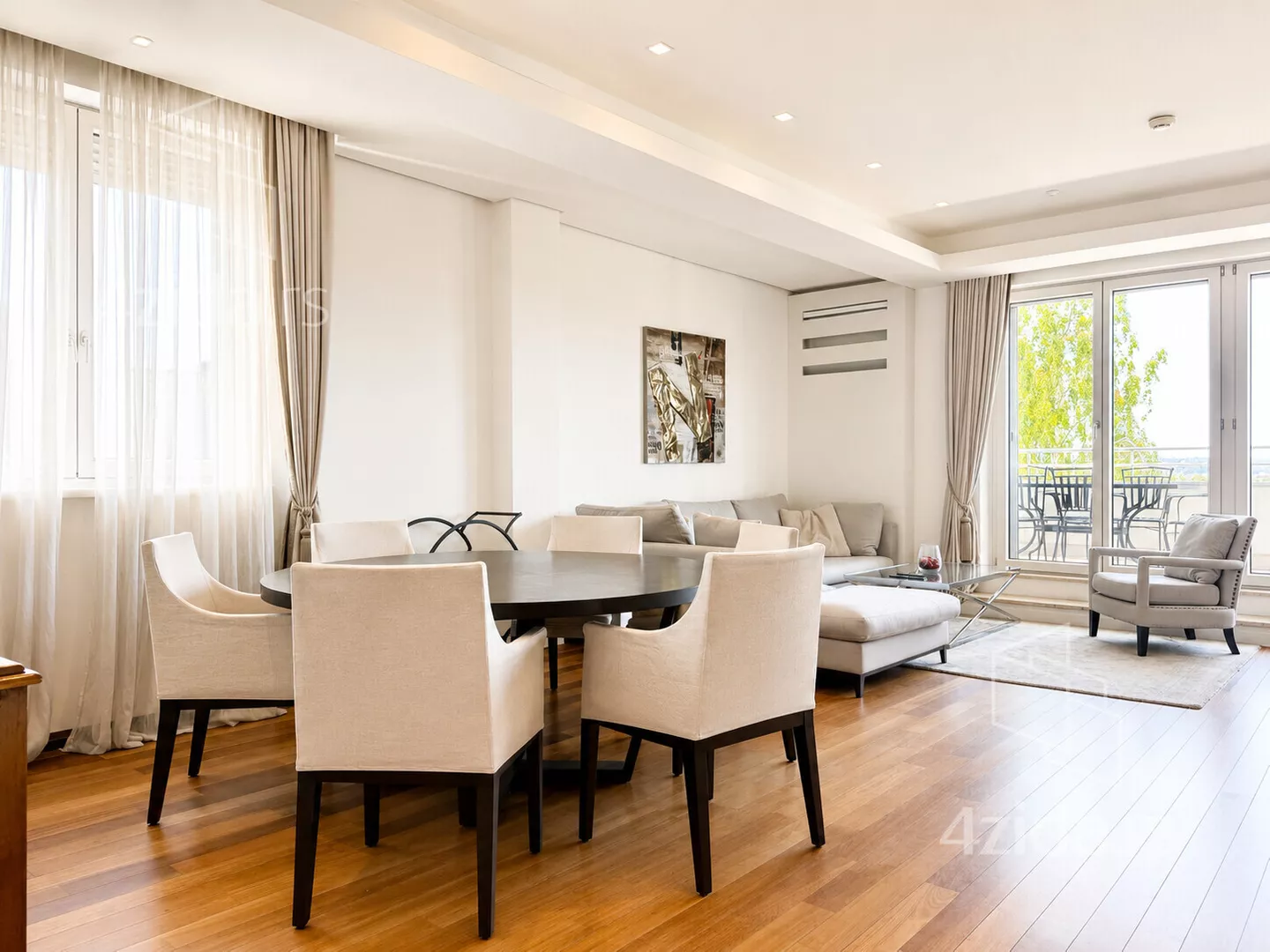 Trosoban stan za izdavanje, Flore Sends, 2.000€, 144m² — 2