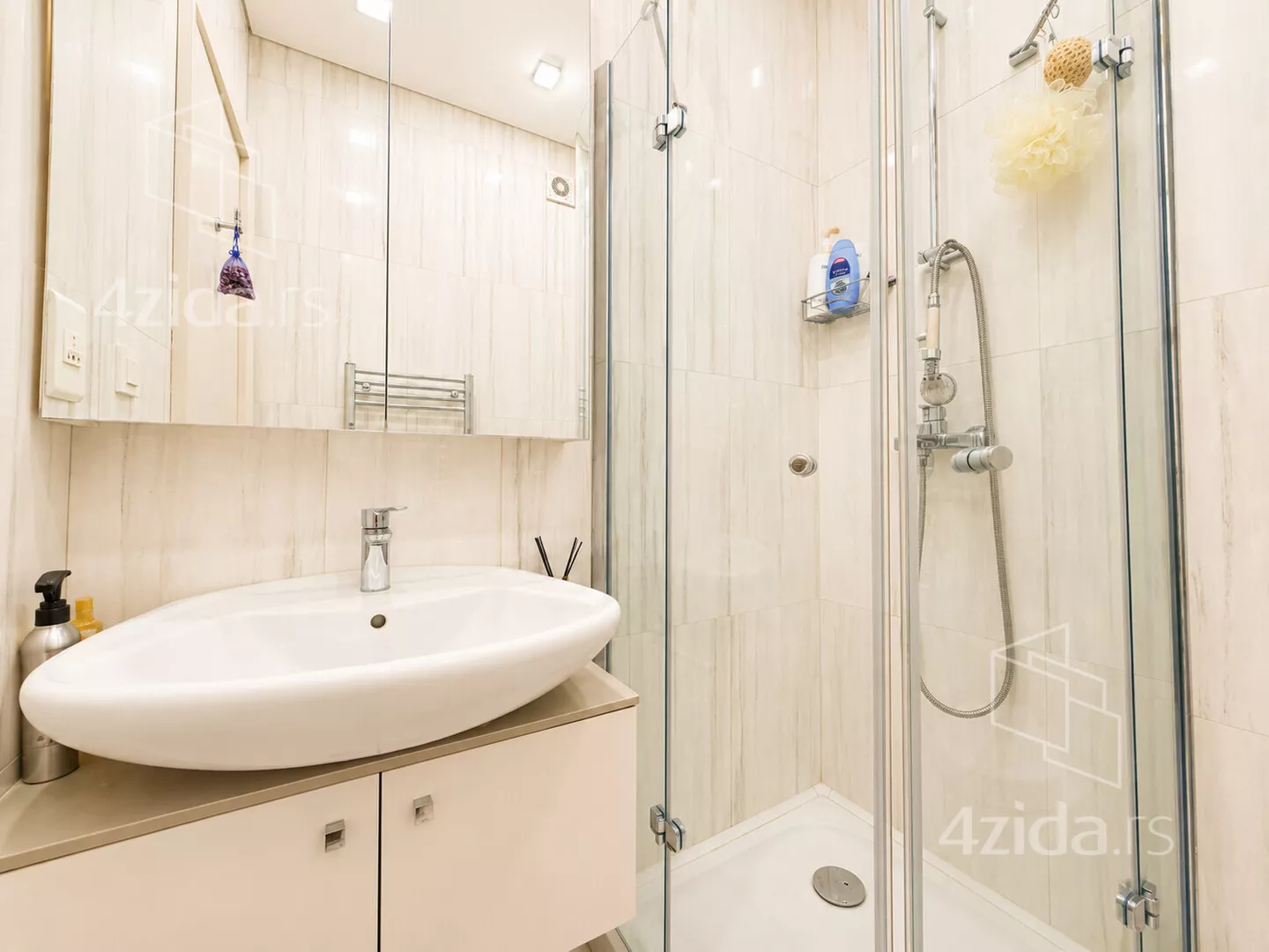 Trosoban stan za izdavanje, Flore Sends, 2.000€, 144m² — 7