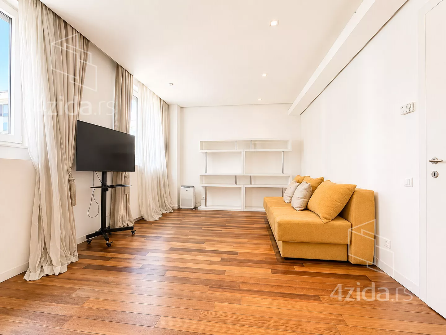 Trosoban stan za izdavanje, Flore Sends, 2.000€, 144m² — 11