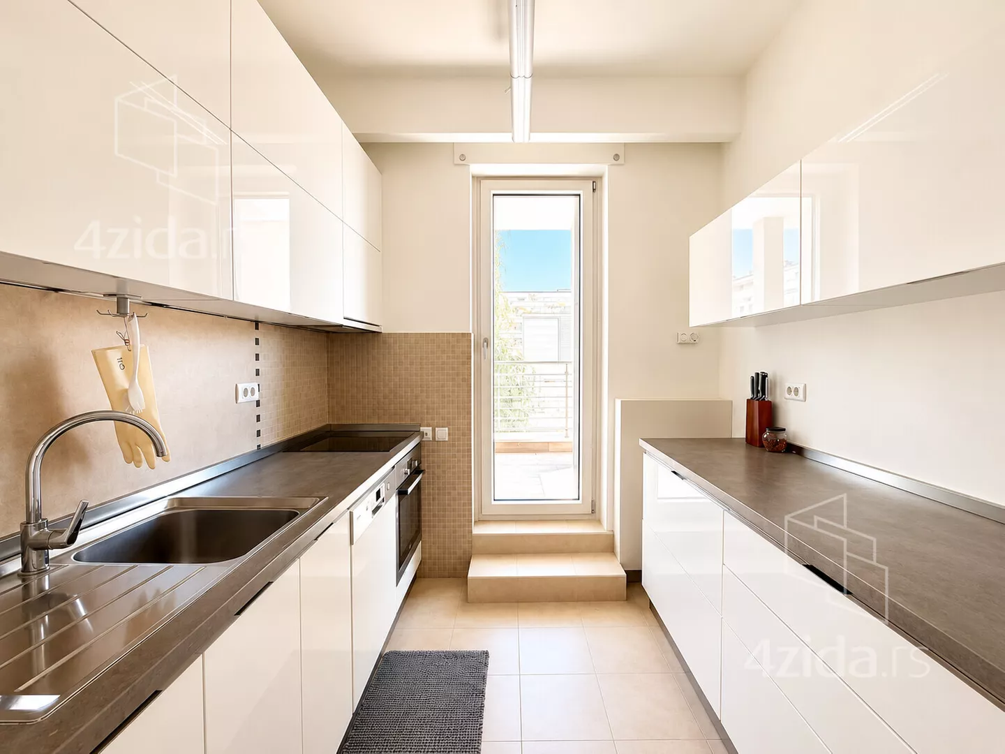 Trosoban stan za izdavanje, Flore Sends, 2.000€, 144m² — 12