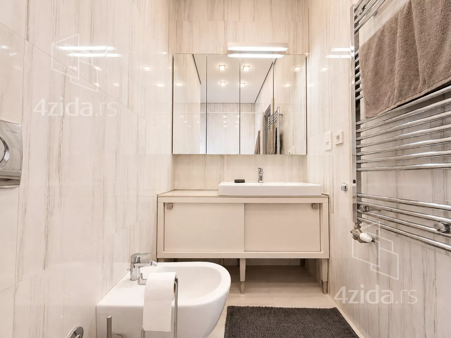 Trosoban stan za izdavanje, Flore Sends, 2.000€, 144m² — 13