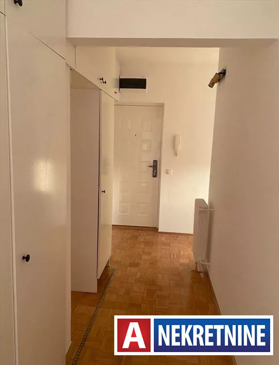 Trosoban stan za izdavanje, Gandijeva 192, 750€, 79m² — 2