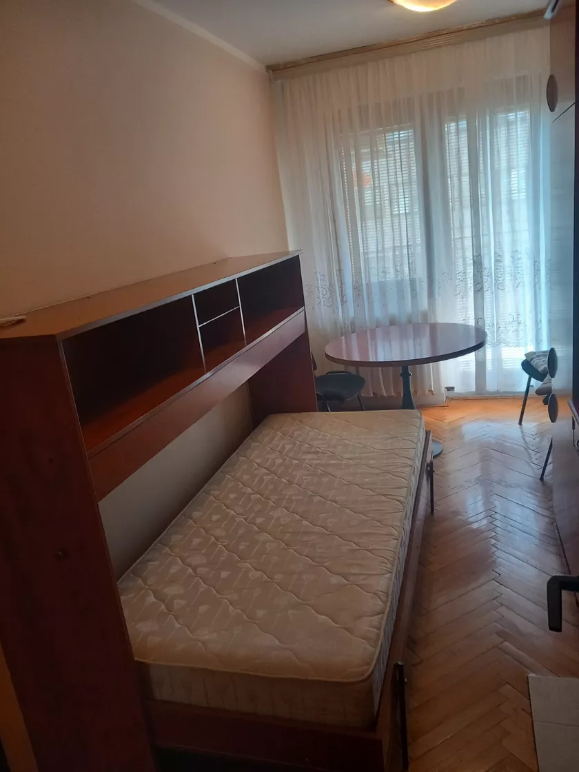 Trosoban stan za izdavanje, Gundulićev Venac 27, 900€, 70m² — 4