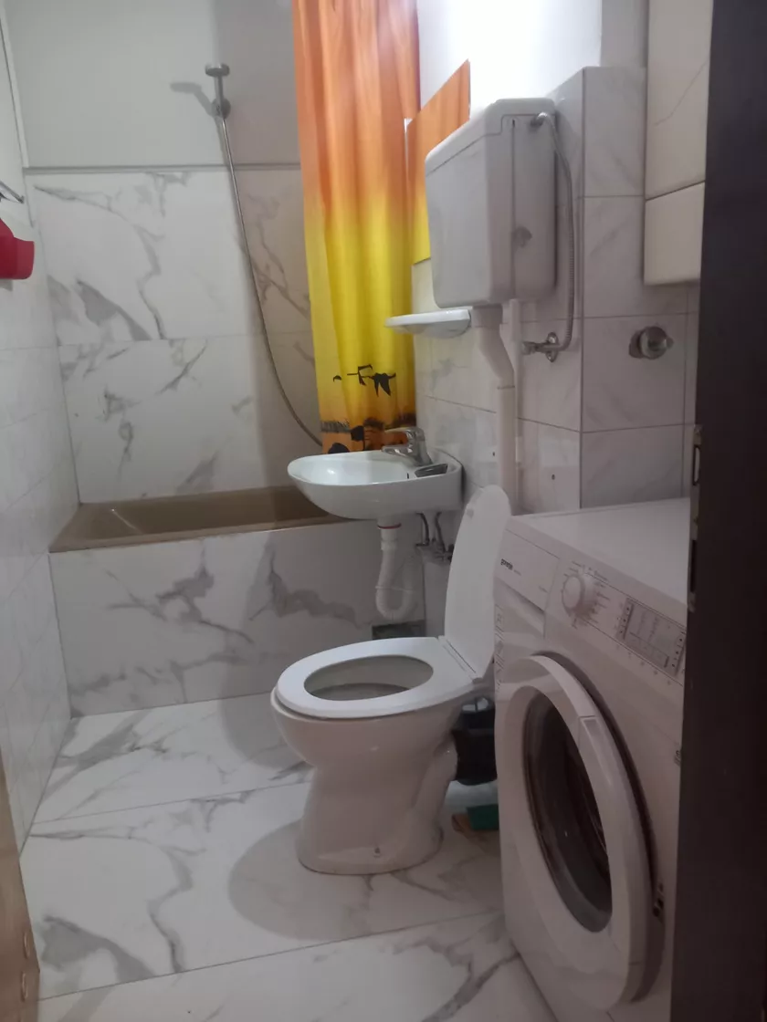 Trosoban stan za izdavanje, Gundulićev Venac 27, 900€, 70m² — 5