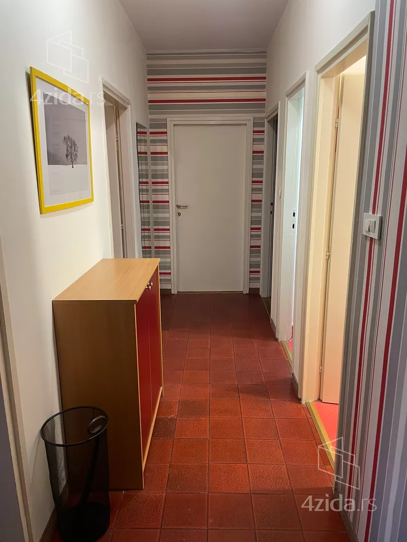 Trosoban stan za izdavanje, Hajduk-Veljkov Venac, 900€, 69m² — 10