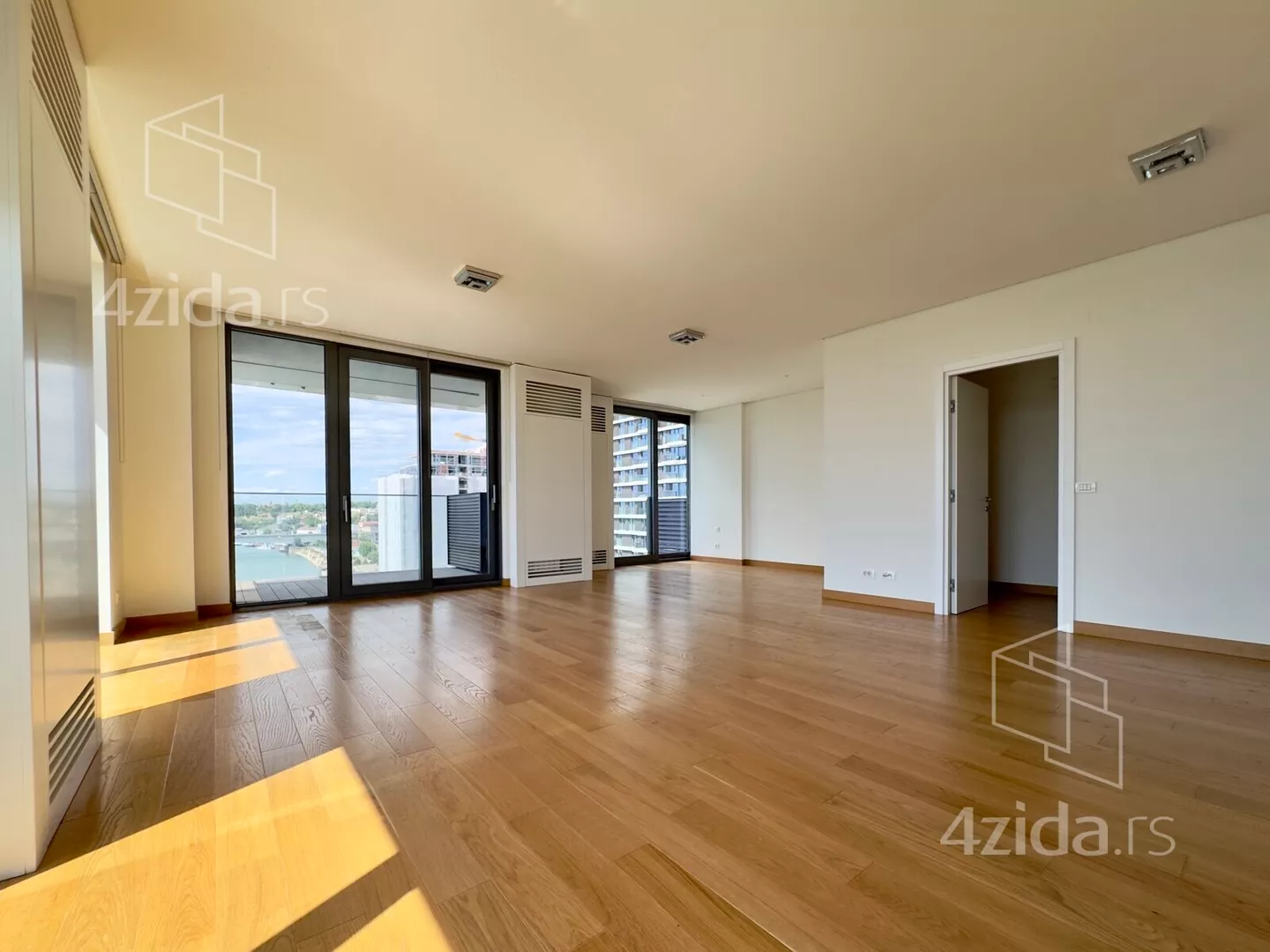 Trosoban stan za izdavanje, Hercegovačka 14B, 3.700€, 142m² — 7