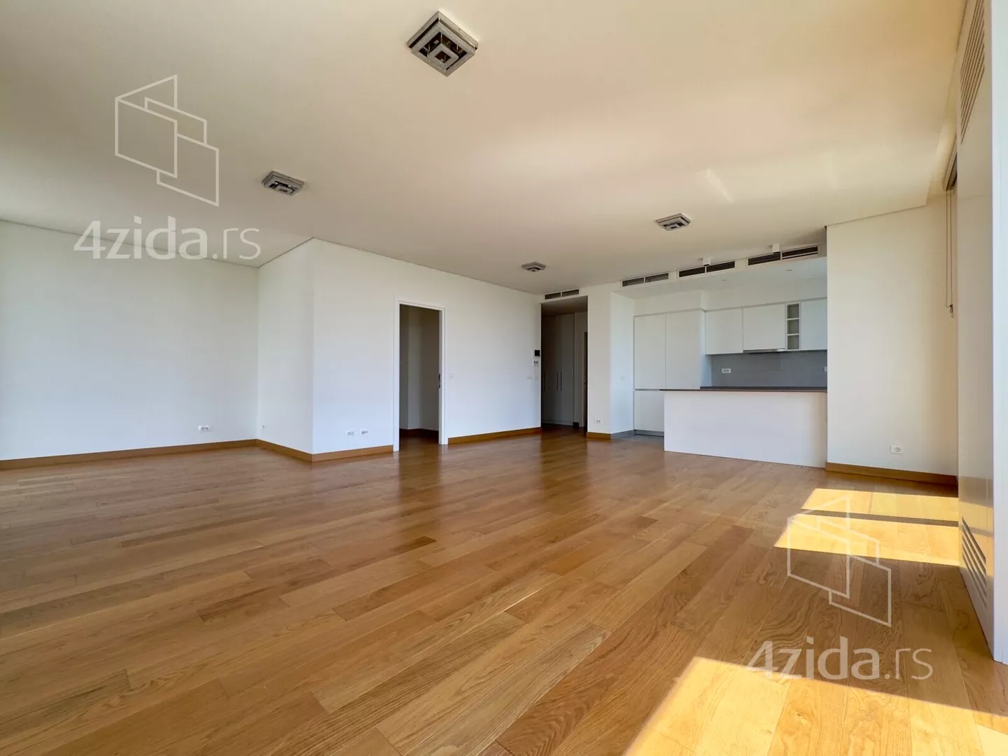 Trosoban stan za izdavanje, Hercegovačka 14B, 3.700€, 142m² — 10