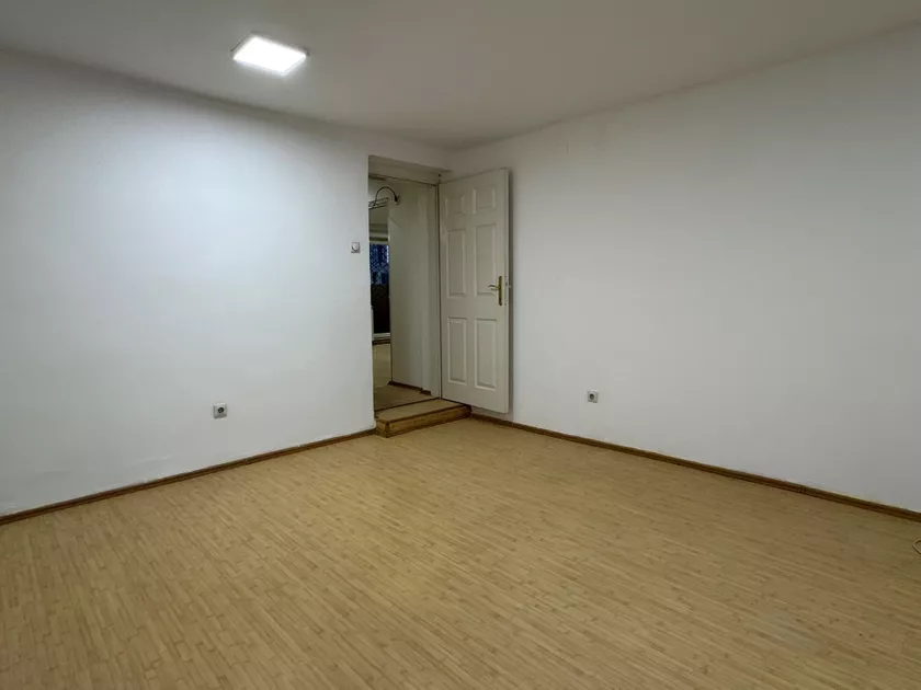 Trosoban stan za izdavanje, Jelisavete Načić, 799€, 70m² — 3