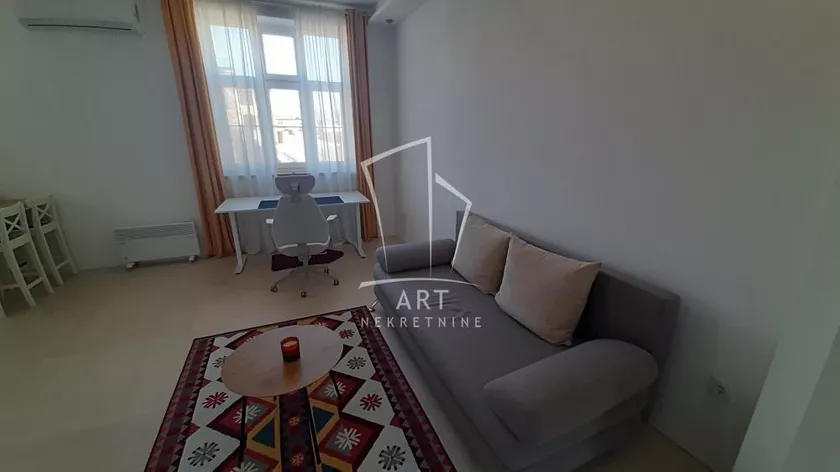 Trosoban stan za izdavanje, Kej Oslobođenja 11, 700€, 70m² — 2