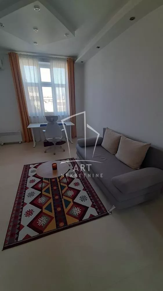 Trosoban stan za izdavanje, Kej Oslobođenja 11, 700€, 70m² — 3