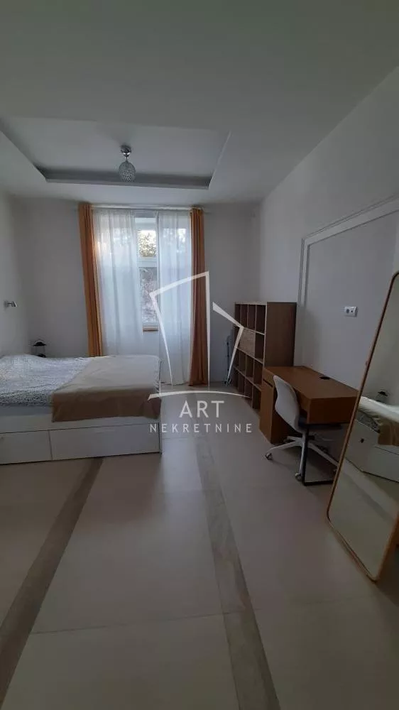 Trosoban stan za izdavanje, Kej Oslobođenja 11, 700€, 70m² — 4