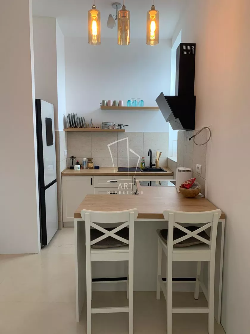 Trosoban stan za izdavanje, Kej Oslobođenja 11, 700€, 70m² — 5