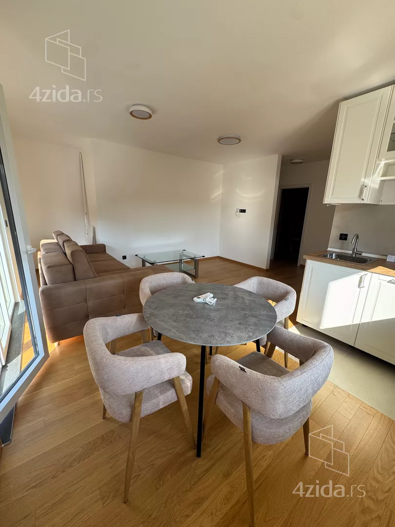 Trosoban stan za izdavanje, Marka Raba, 550€, 67m² — 3