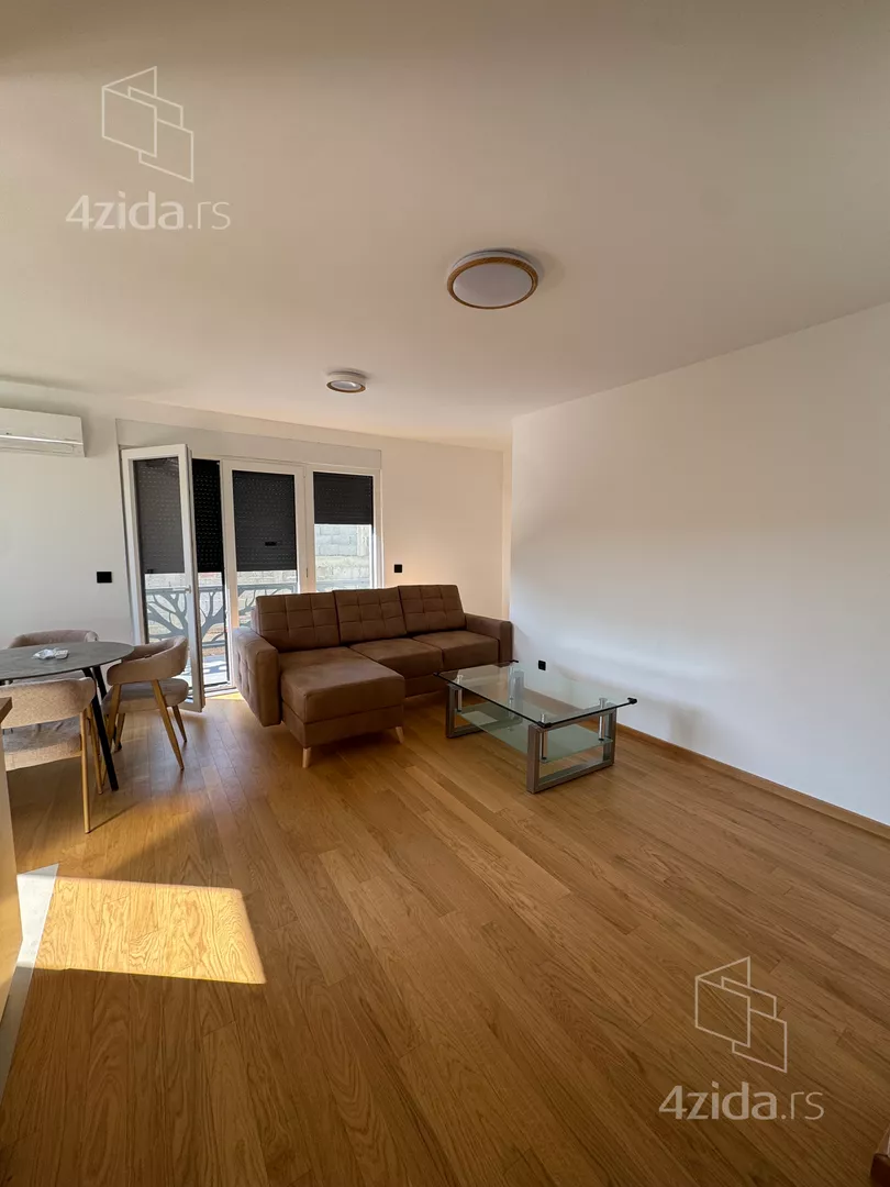 Trosoban stan za izdavanje, Marka Raba, 550€, 67m² — 4