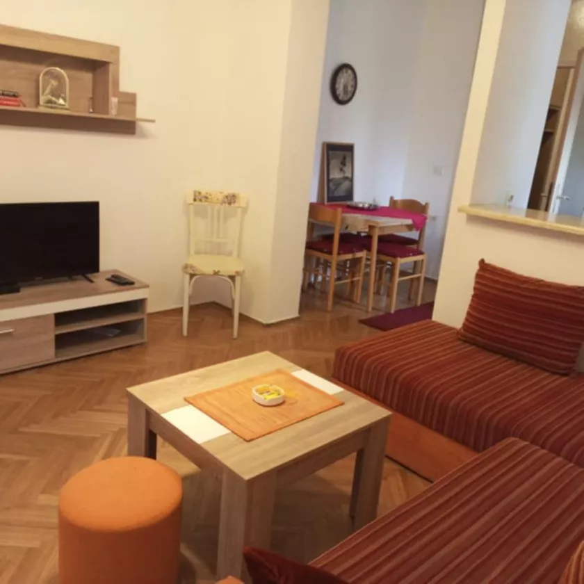 Trosoban stan za izdavanje, Mladena Mitrića 12, 650€, 60m² — 2