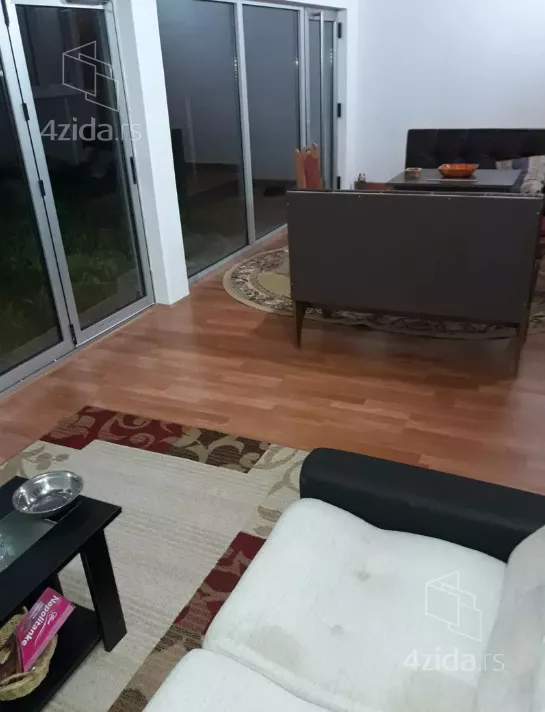 Trosoban stan za izdavanje, Momčila Živojinovića, 500€, 67m² — 3