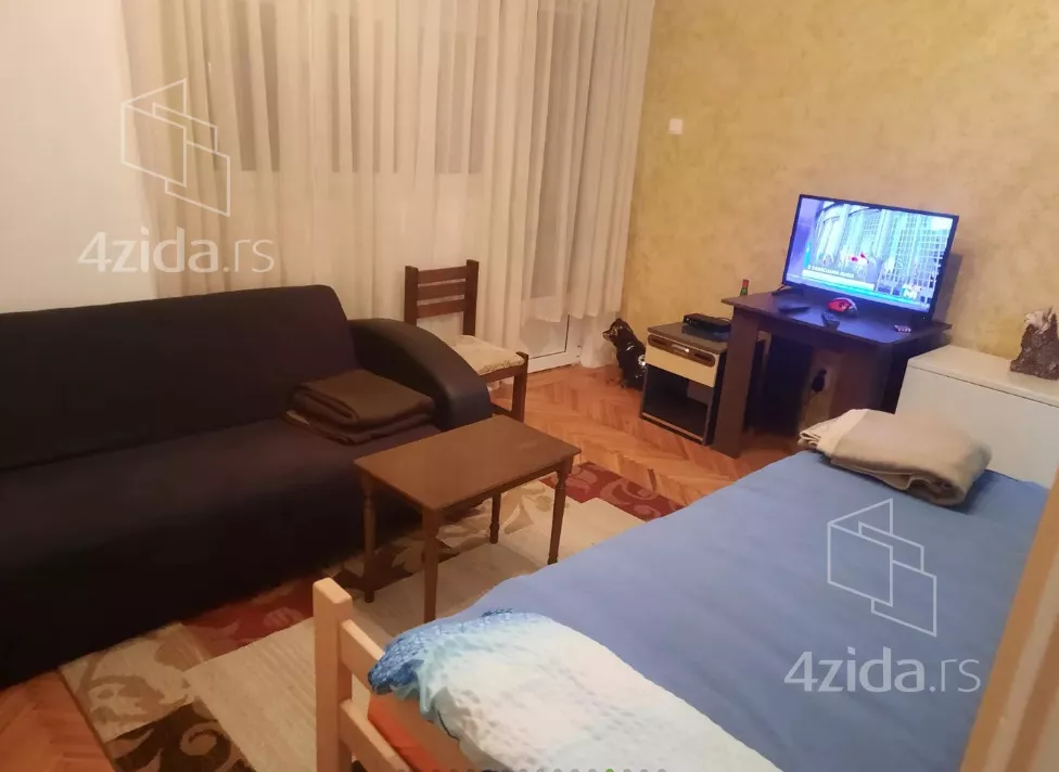 Trosoban stan za izdavanje, Momčila Živojinovića, 500€, 67m² — 4