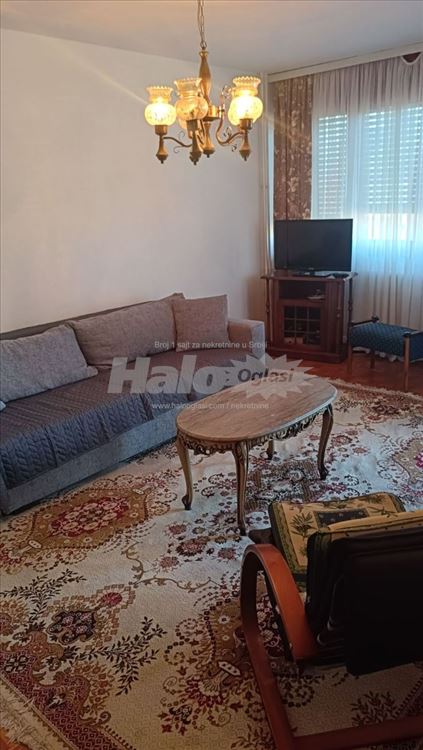Trosoban Stan za Izdavanje — 2