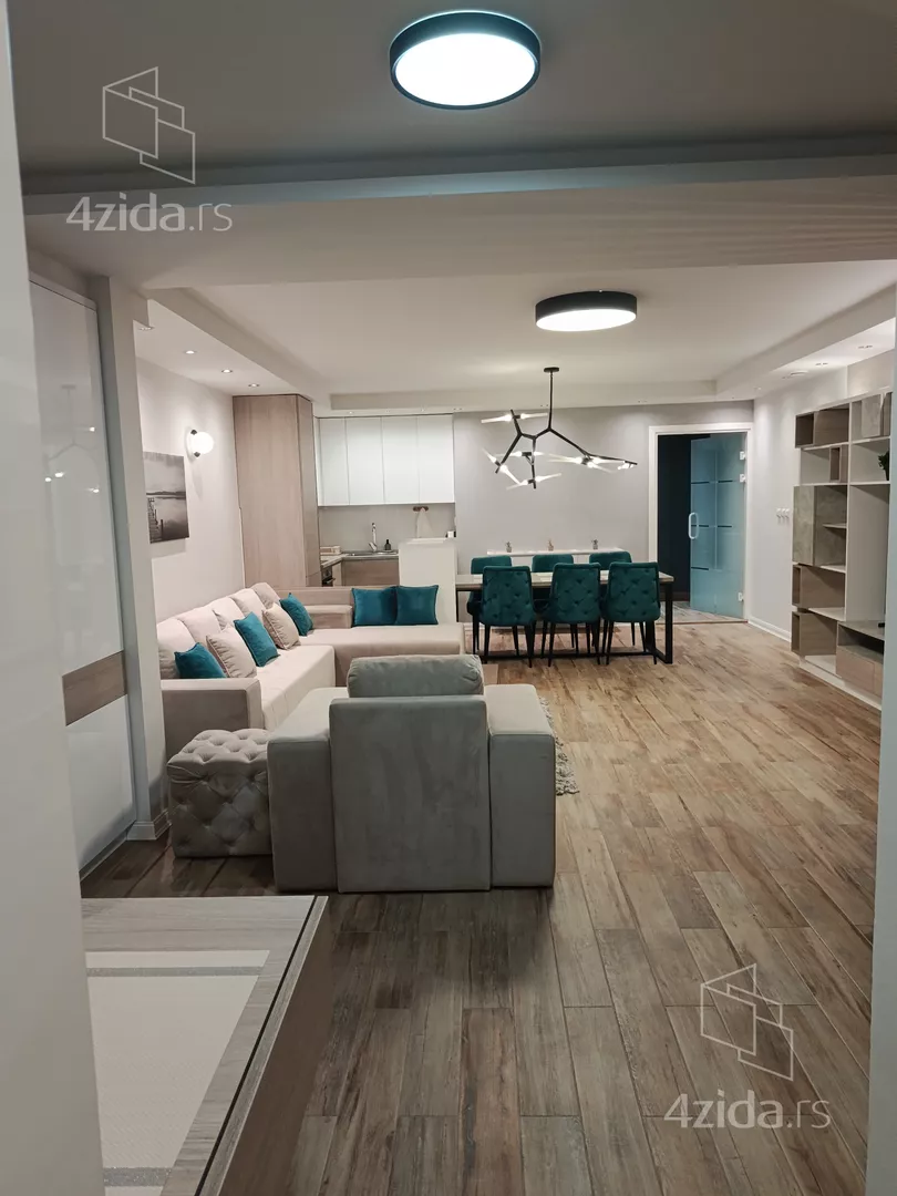 Trosoban stan za izdavanje, Paviljoni, 1.000€, 80m² — 2