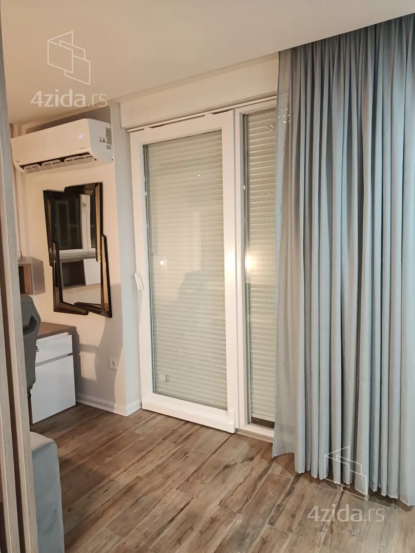 Trosoban stan za izdavanje, Paviljoni, 1.000€, 80m² — 9