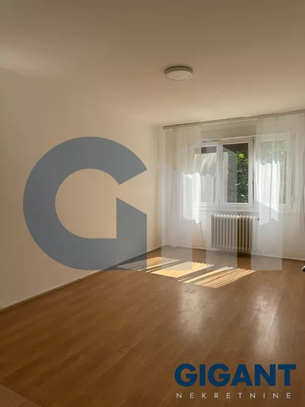Trosoban stan za izdavanje, Poštanska Štedionica, 700€, 83m² — 2