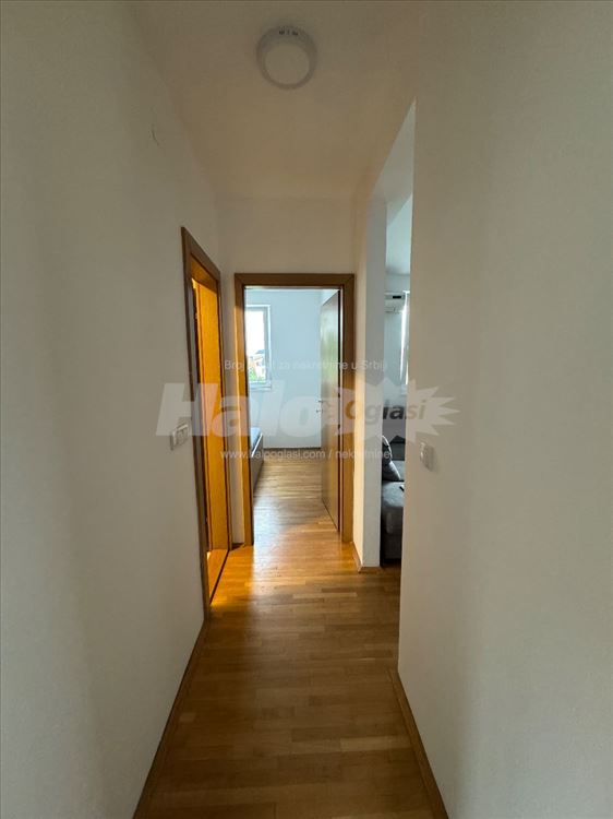 Trosoban stan za izdavanje sa 2 garazna mesta — 3