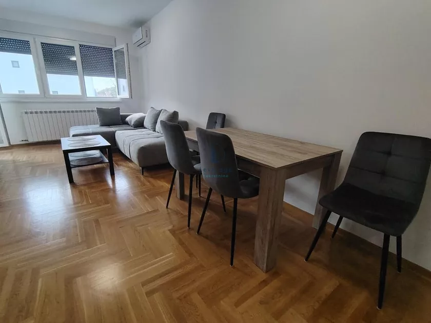 Trosoban stan za izdavanje, Stevana Karamate 6, 599€, 63m² — 4
