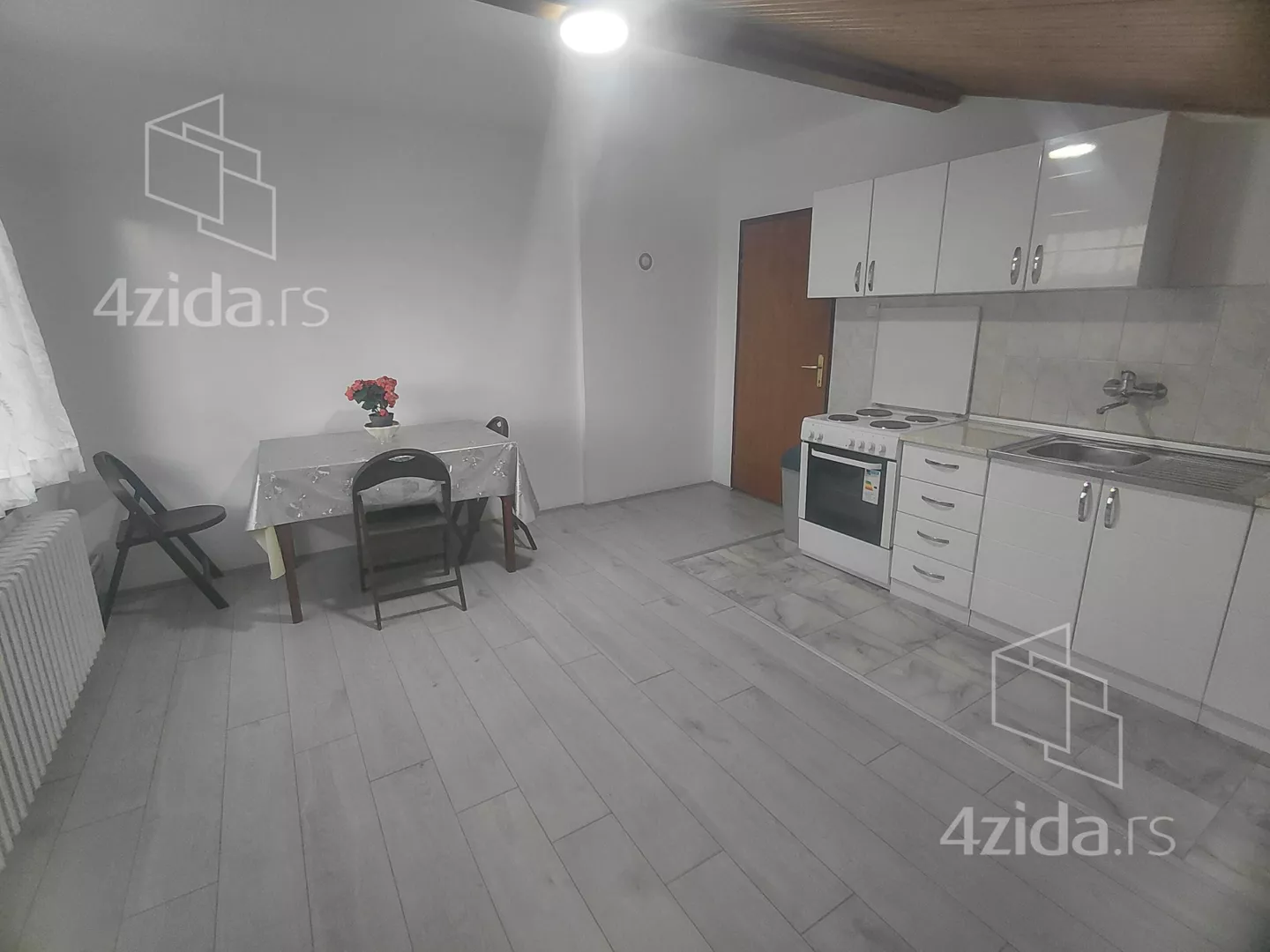 Trosoban stan za izdavanje, Sutjeska Ulica 2 12, 450€, 96m² — 3