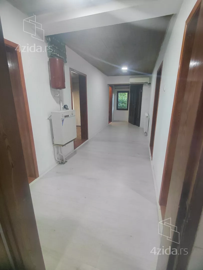 Trosoban stan za izdavanje, Sutjeska Ulica 2 12, 450€, 96m² — 5