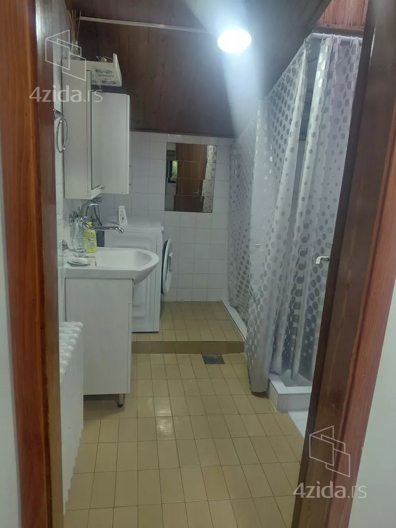 Trosoban stan za izdavanje, Sutjeska Ulica 2 12, 450€, 96m² — 8