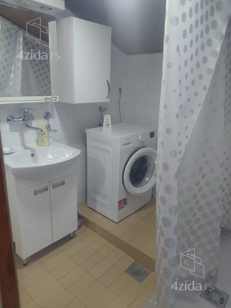 Trosoban stan za izdavanje, Sutjeska Ulica 2 12, 450€, 96m² — 9