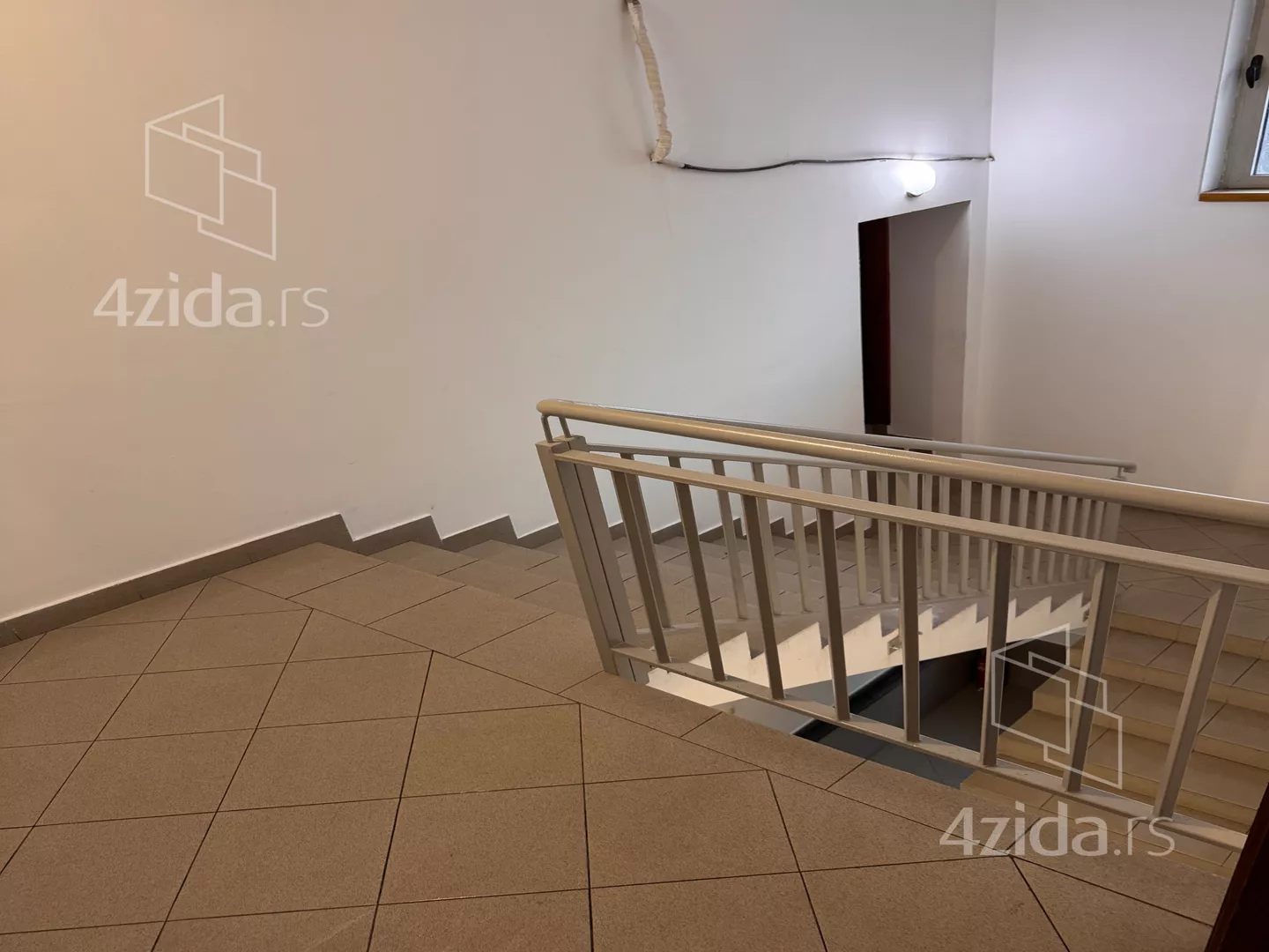Trosoban stan za izdavanje, Ugrinovački Put 2 Deo 32, 749€, 96m² — 5