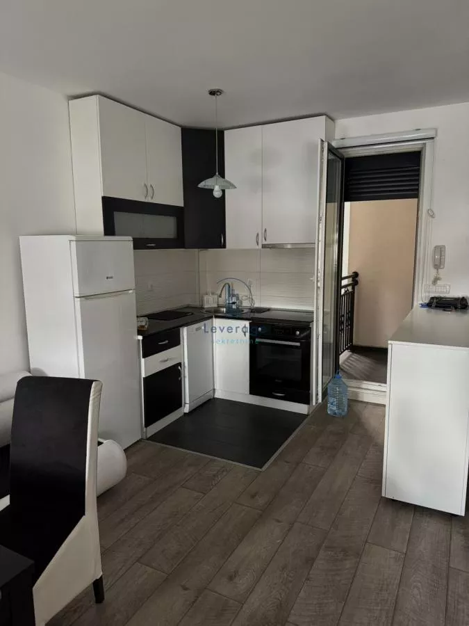 Trosoban stan za izdavanje, Vjekoslava Kovača, 600€, 60m² — 3